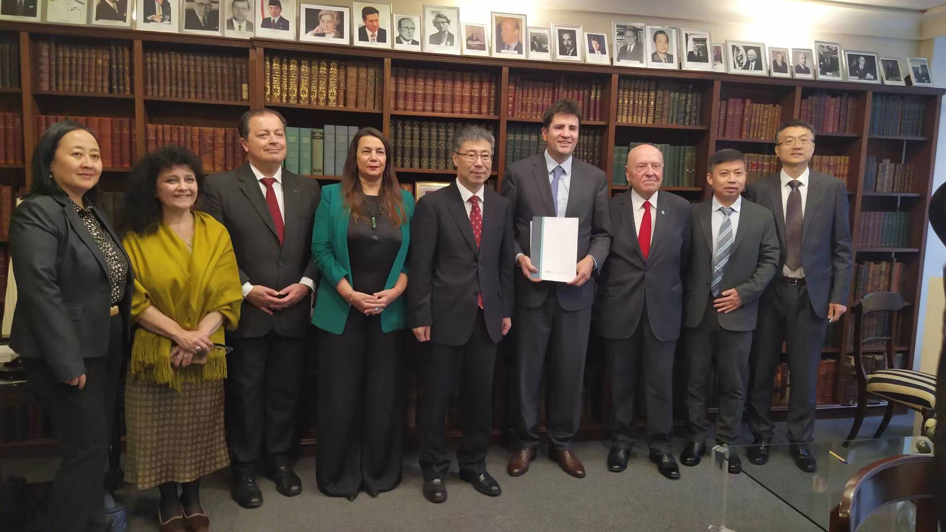 李杰副会长会见阿根廷国际关系理事会主席